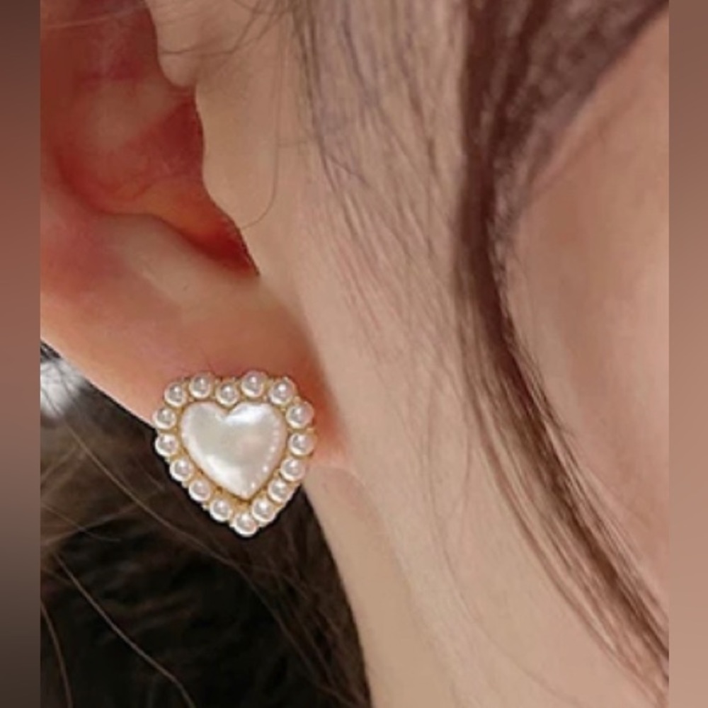 Pearl Heart Stud Earrings - Picture 3 of 5